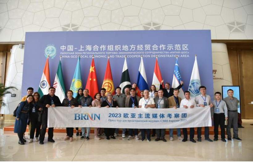欧亚主流媒体参观上合示范区。姜琳琳摄